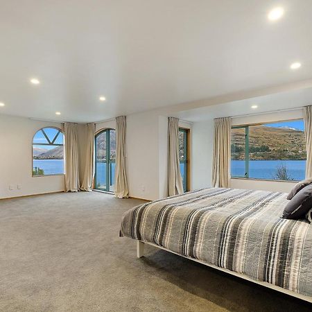 Huge Lakefront Delight - Queenstown Holiday Home Eksteriør bilde