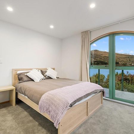 Huge Lakefront Delight - Queenstown Holiday Home Eksteriør bilde
