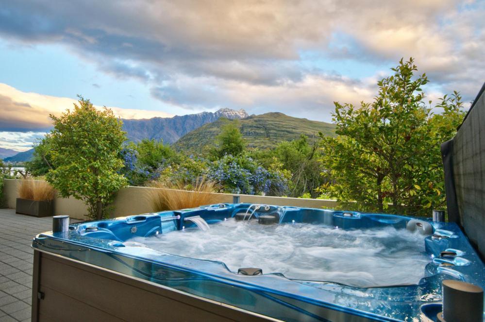 Huge Lakefront Delight - Queenstown Holiday Home Eksteriør bilde