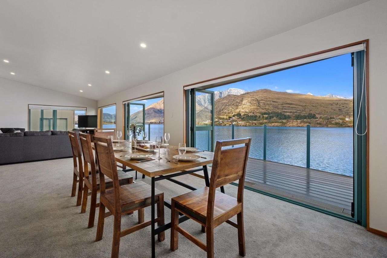 Huge Lakefront Delight - Queenstown Holiday Home Eksteriør bilde