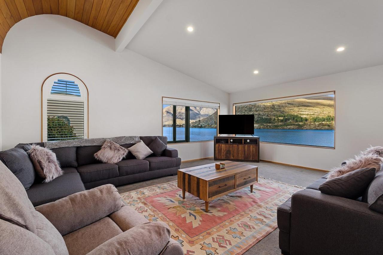 Huge Lakefront Delight - Queenstown Holiday Home Eksteriør bilde