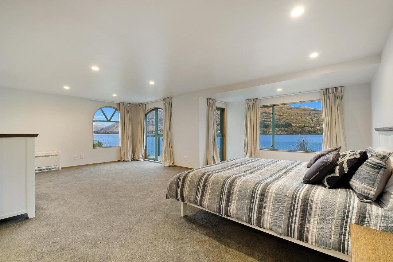 Huge Lakefront Delight - Queenstown Holiday Home Eksteriør bilde