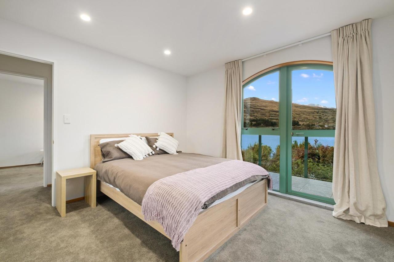 Huge Lakefront Delight - Queenstown Holiday Home Eksteriør bilde