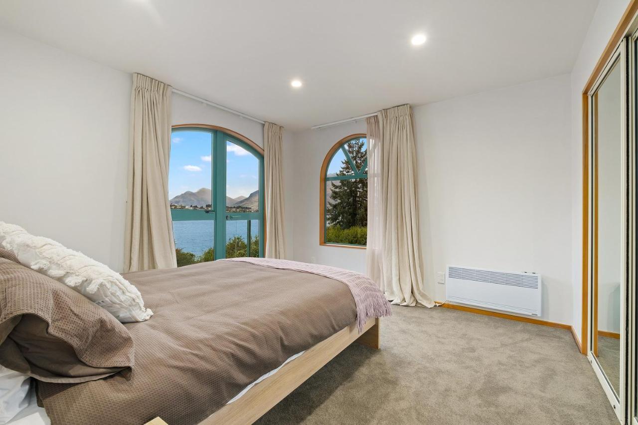 Huge Lakefront Delight - Queenstown Holiday Home Eksteriør bilde